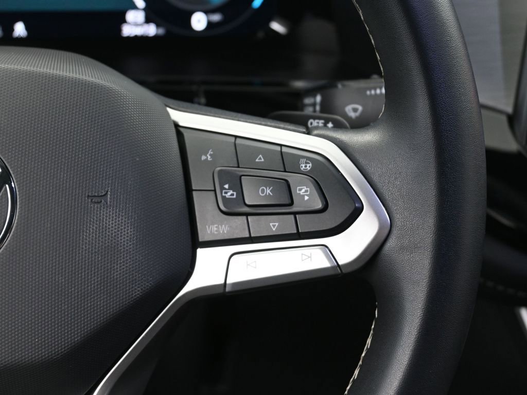 Used 2024 Volkswagen Atlas Cross Sport SE image 28