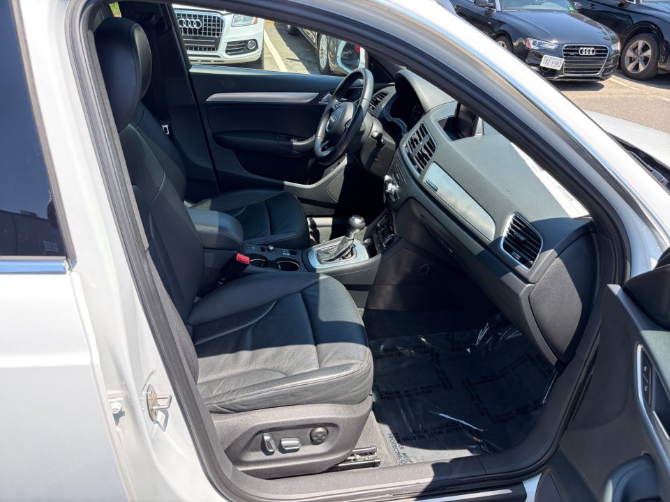 Used 2018 Audi Q3 2.0T Premium Plus w/ Premium Plus Package AWD/4WD image 28
