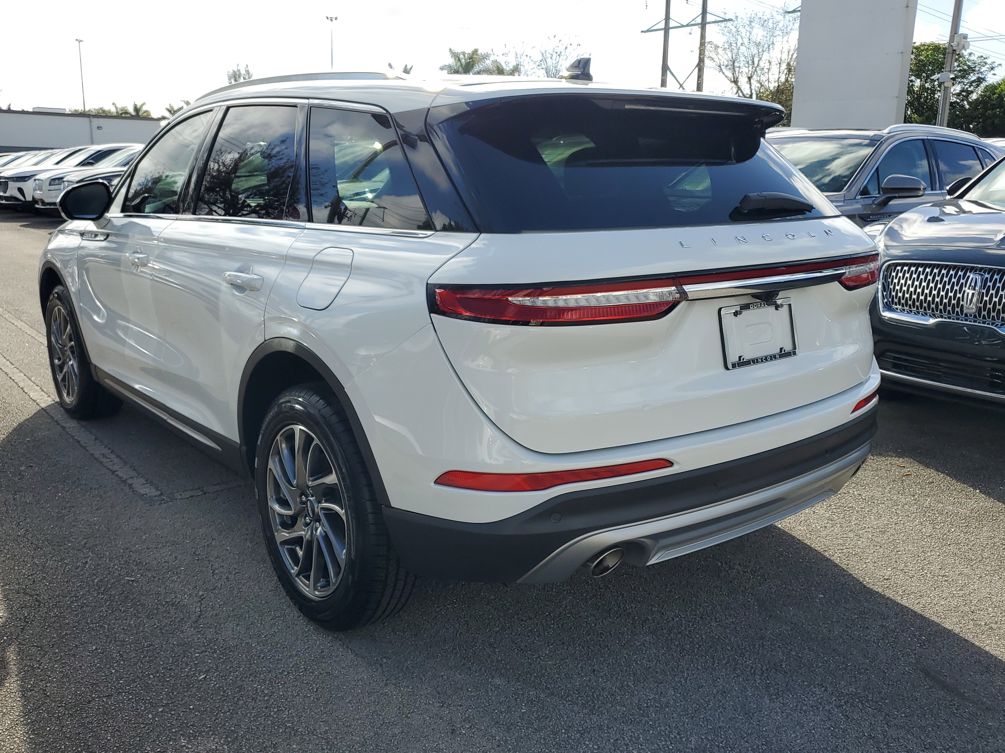 Certified 2022 Lincoln Corsair FWD image 4