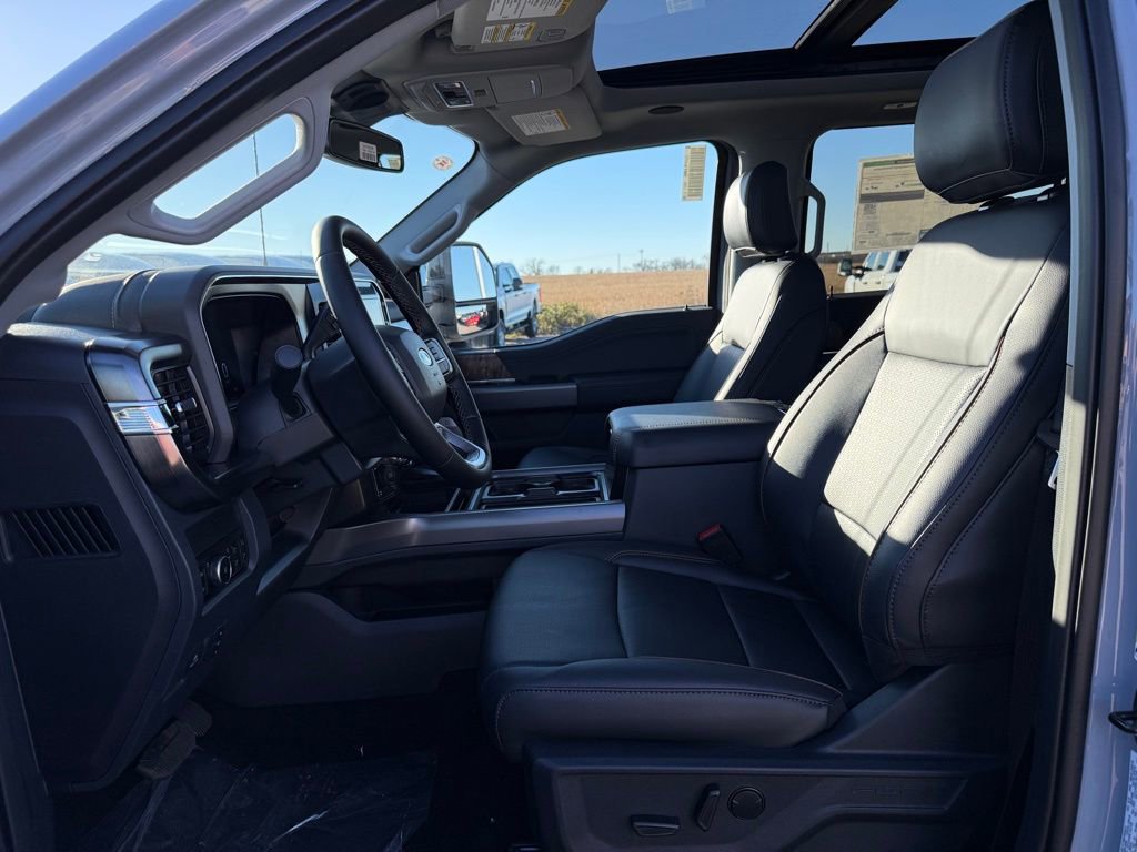 New 2026 Ford F250 Lariat w/ Black Appearance Package image 5