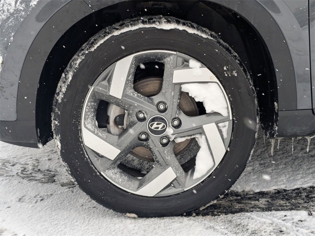 Used 2025 Hyundai Venue SEL image 11