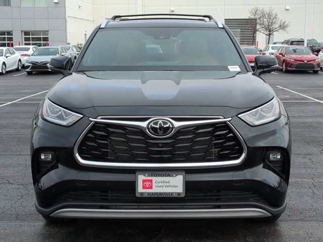 Used 2025 Toyota Highlander Platinum image 4