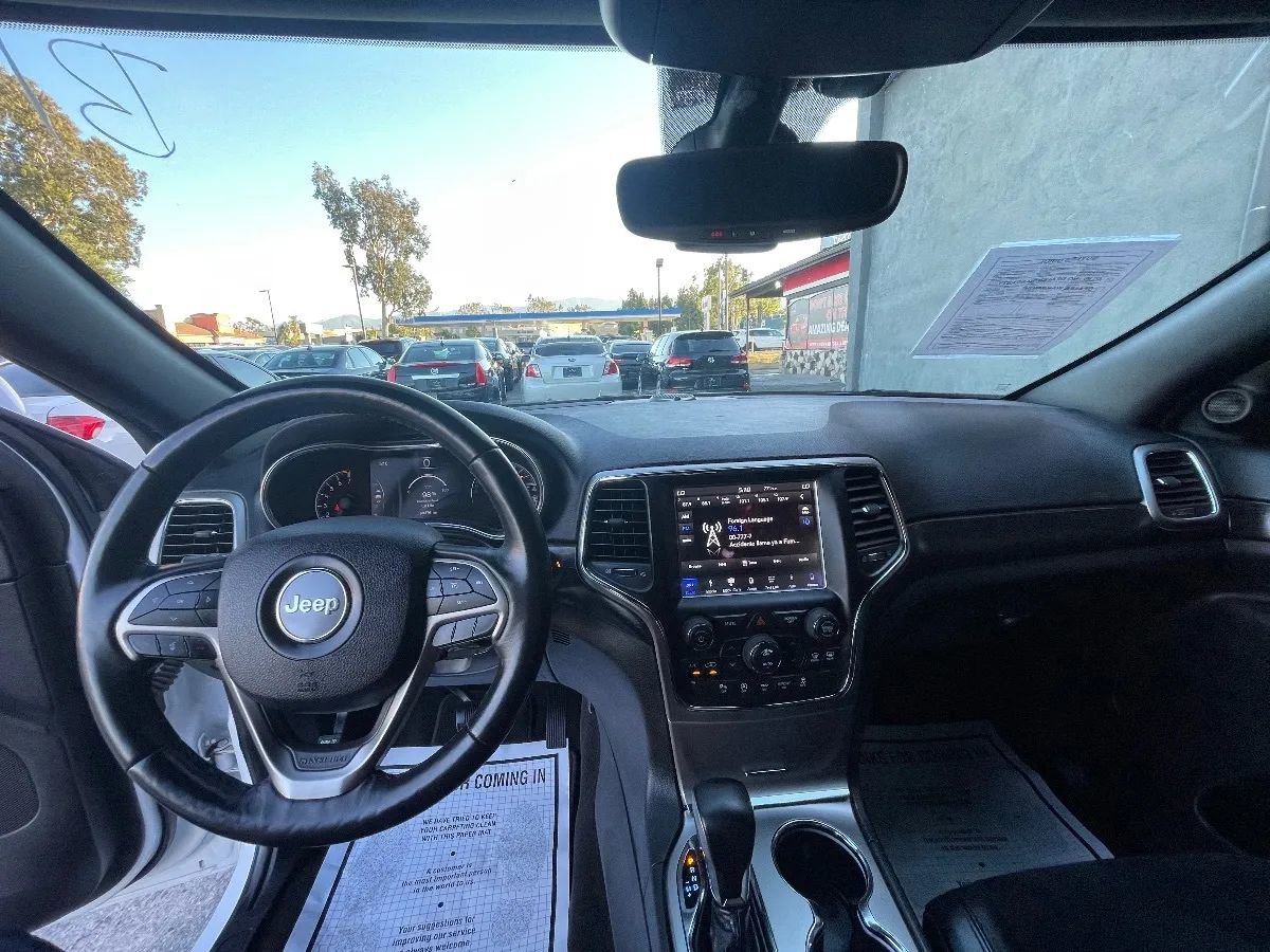 Used 2018 Jeep Grand Cherokee Altitude RWD image 10