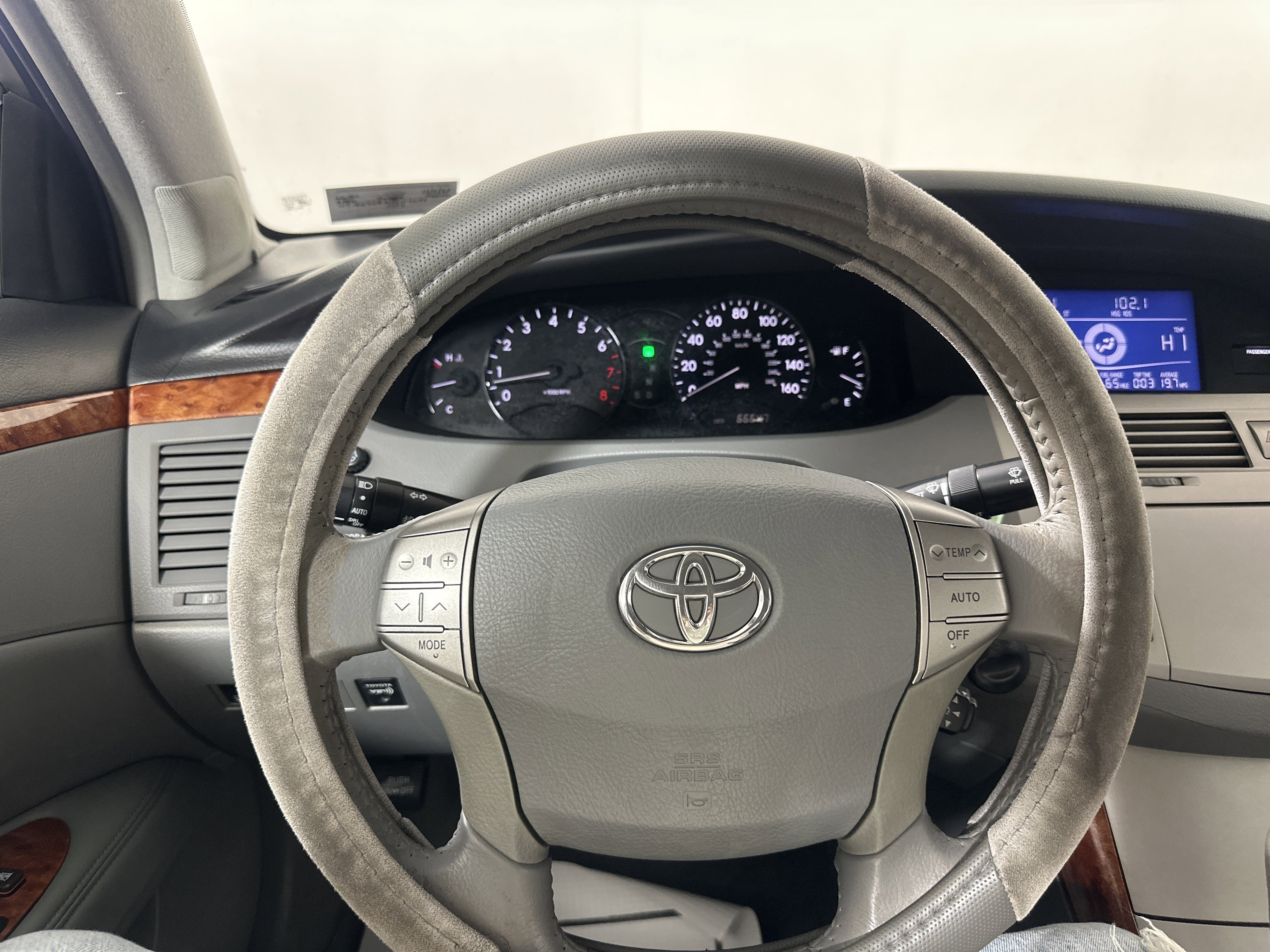 Used 2006 Toyota Avalon XLS image 12