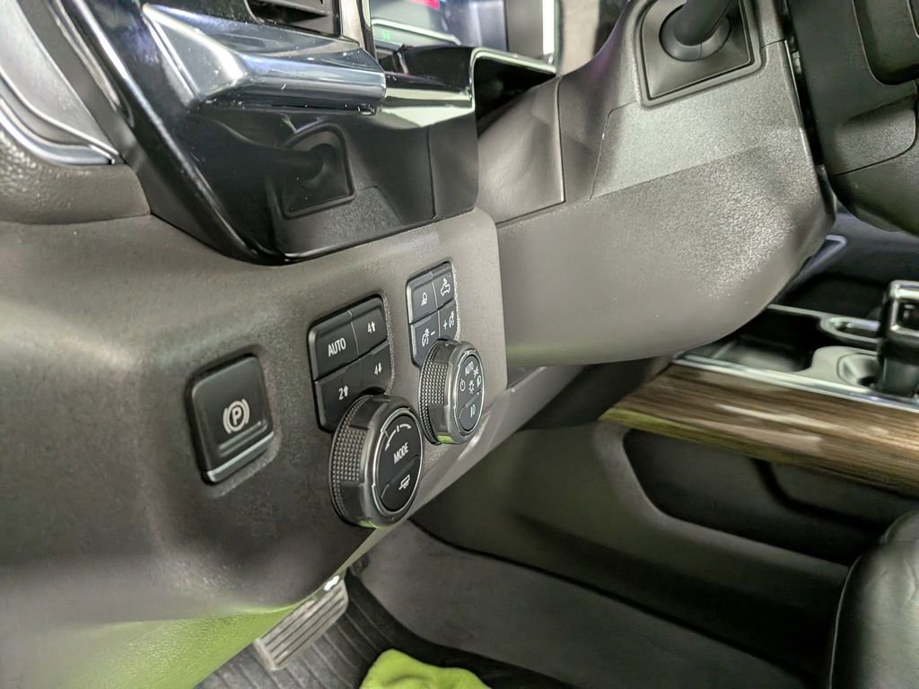 Used 2022 Chevrolet Silverado 1500 LT Trail Boss w/ LT Trail Boss Premium Package AWD/4WD image 20