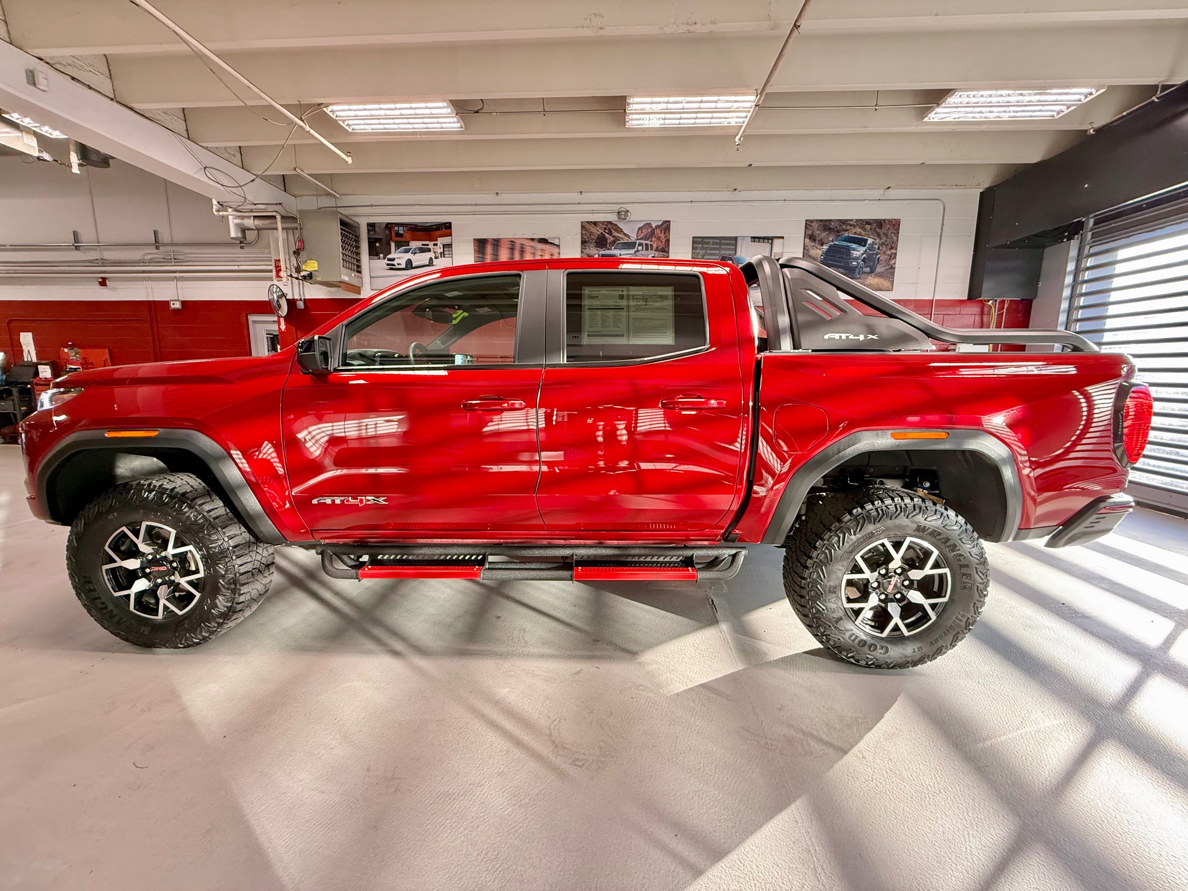 Used 2025 GMC Canyon AT4 w/ AT4X Package AWD/4WD image 2