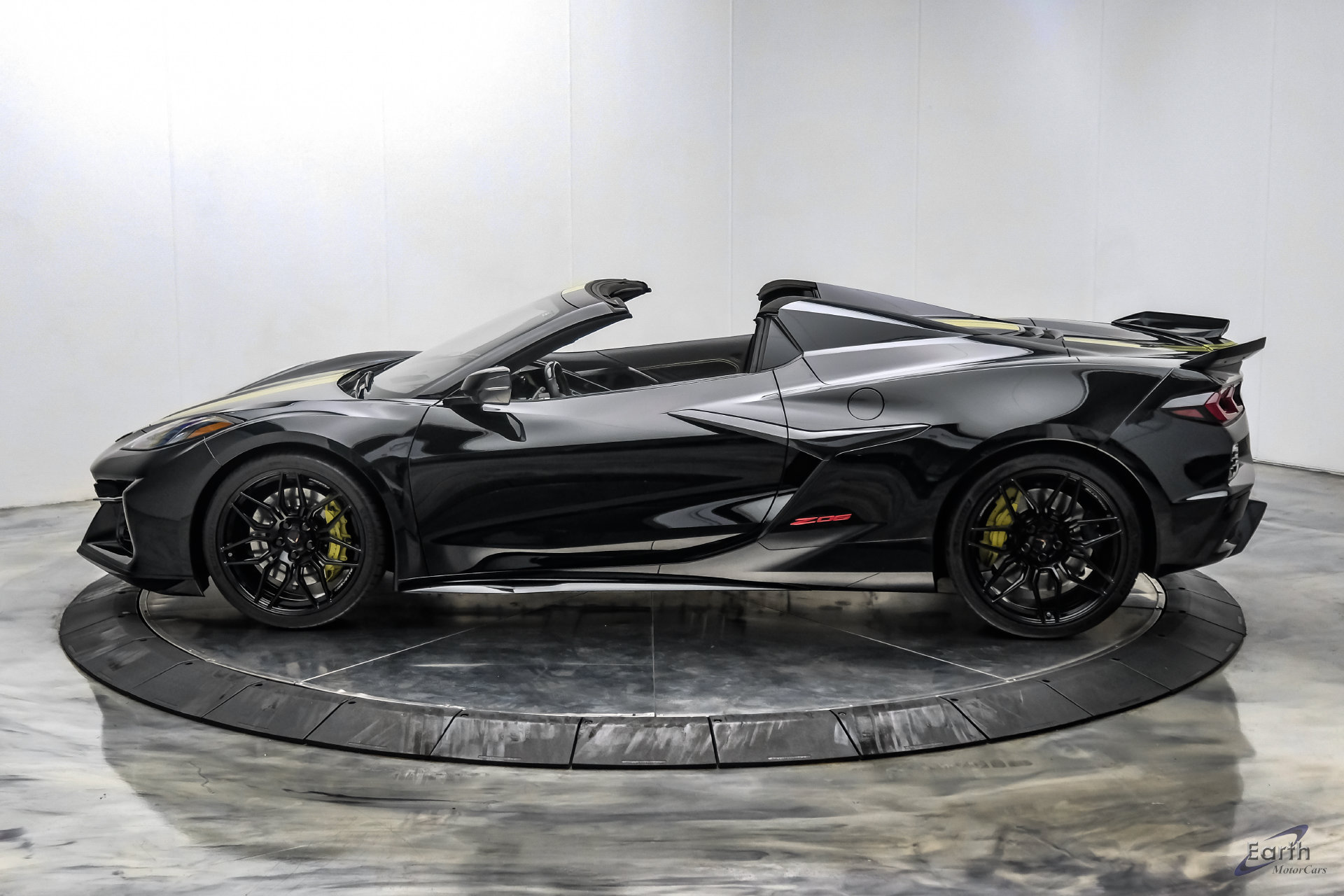 Used 2023 Chevrolet Corvette Z06 w/ Stealth Interior Trim Package RWD image 8