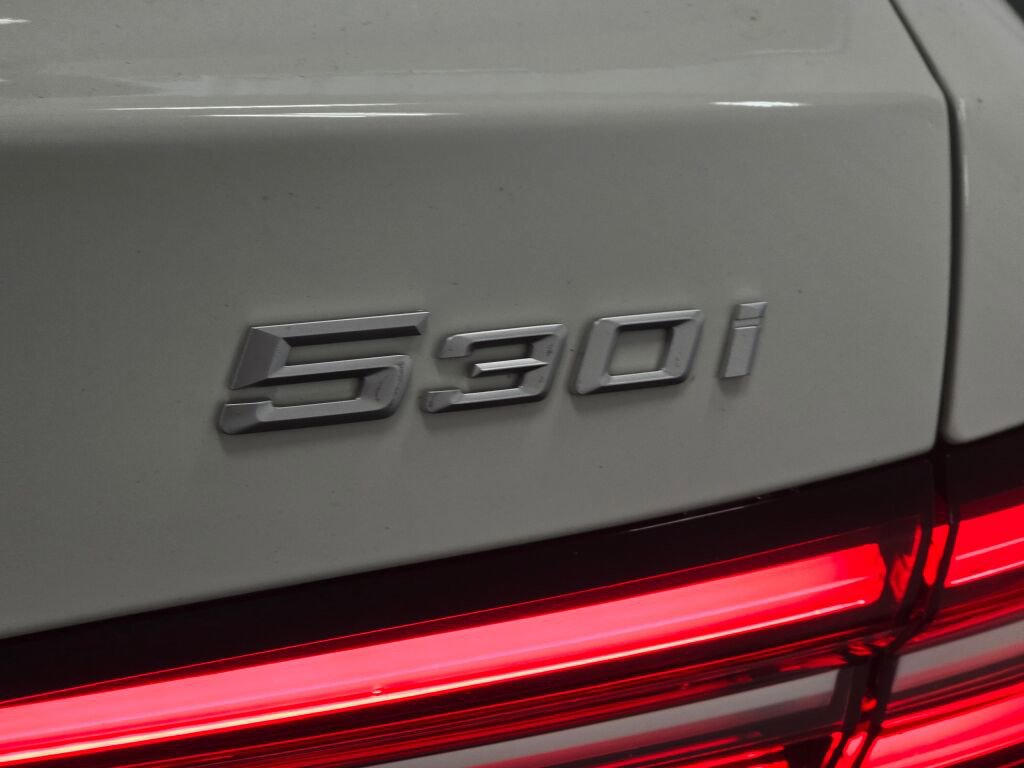 Used 2026 BMW 530i xDrive w/ Premium Package image 33