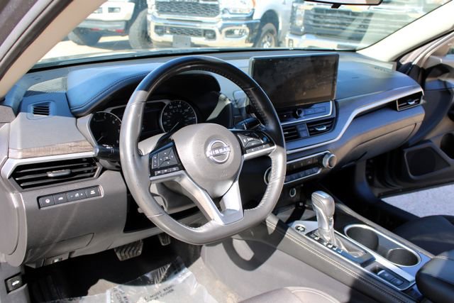 Used 2023 Nissan Altima 2.5 SV w/ SV Premium Package FWD image 15