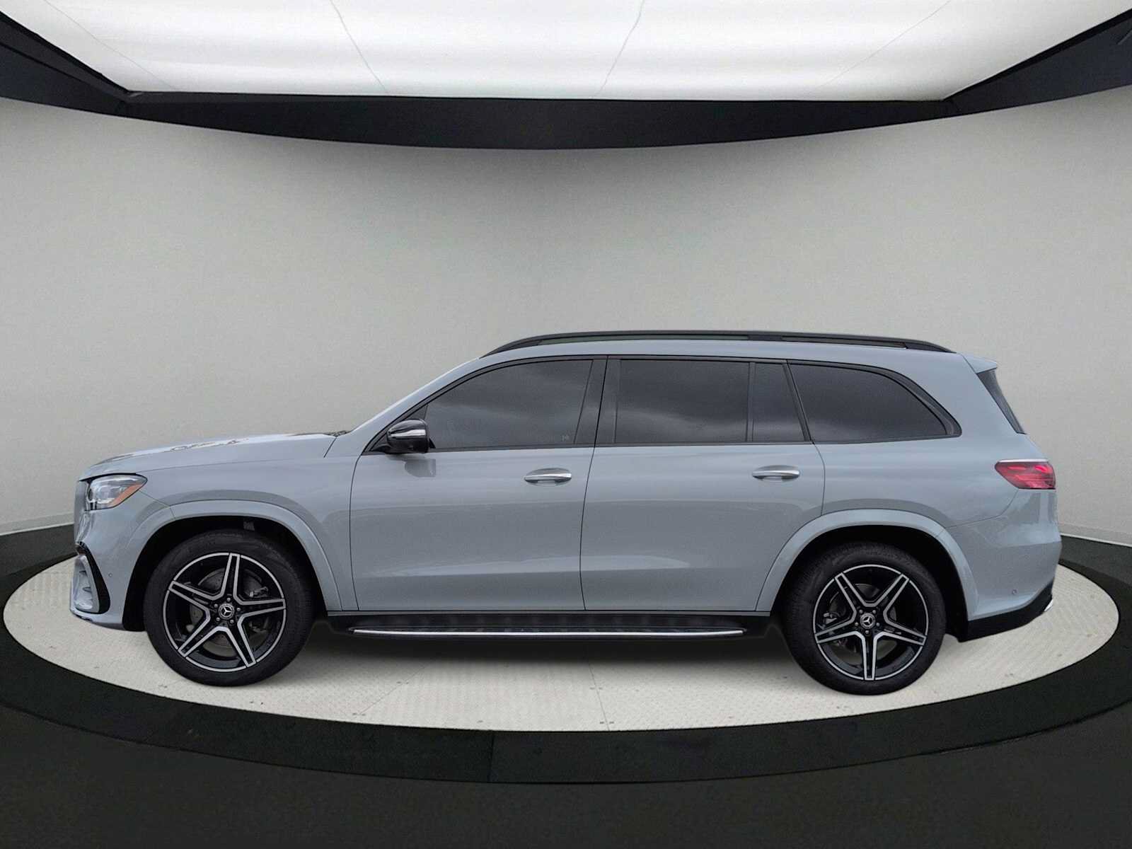 Used 2024 Mercedes-Benz GLS 450 4MATIC image 5