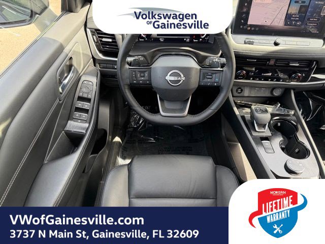 Used 2025 Nissan Rogue SL AWD/4WD image 15