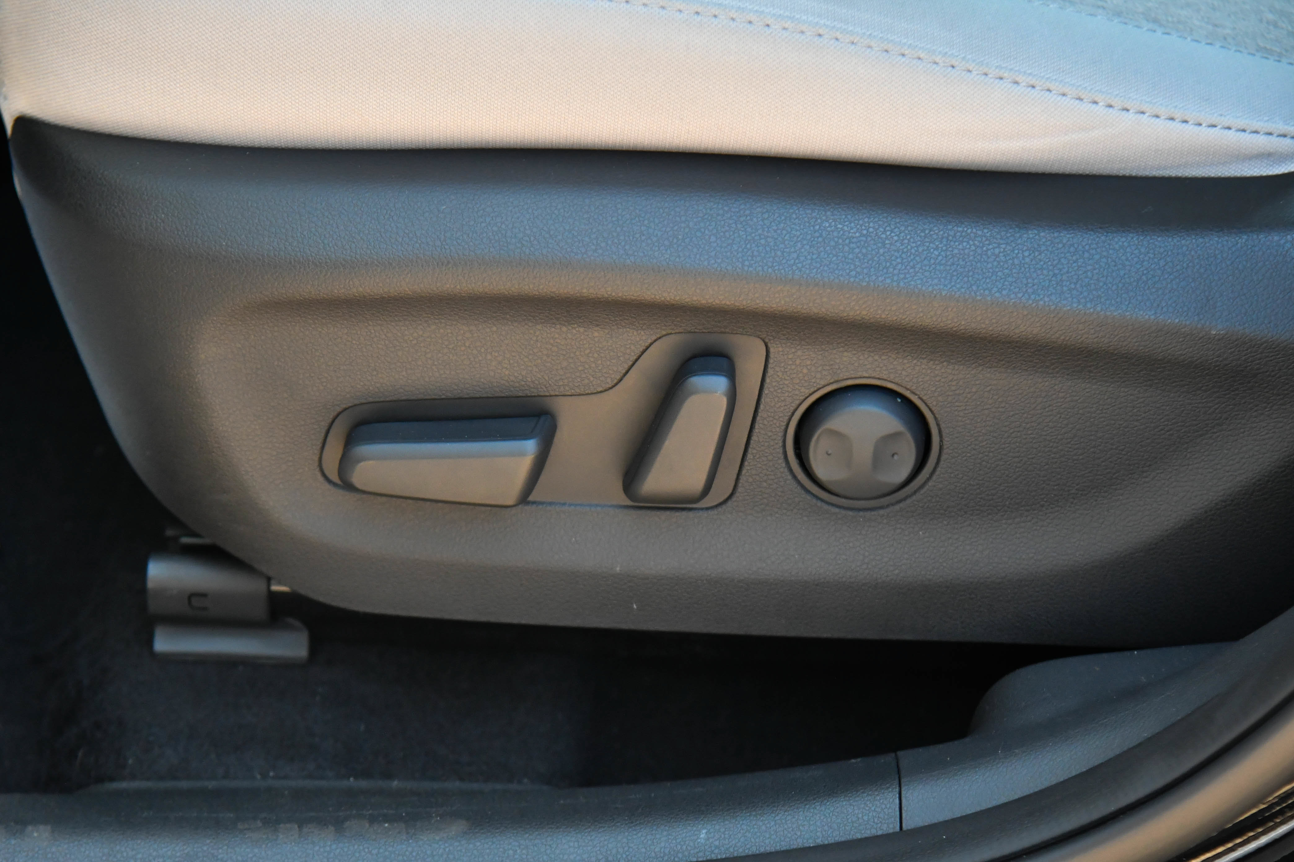 Used 2023 Hyundai Kona SE w/ Cargo Package FWD image 17