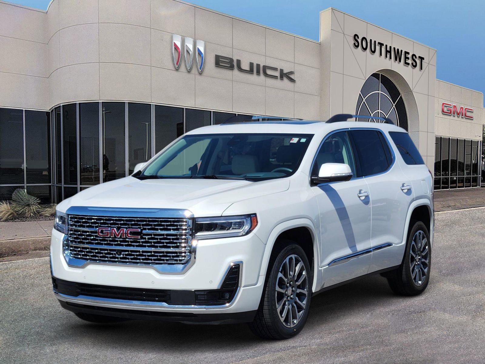 Used 2022 GMC Acadia Denali w/ Denali Technology Package image 2