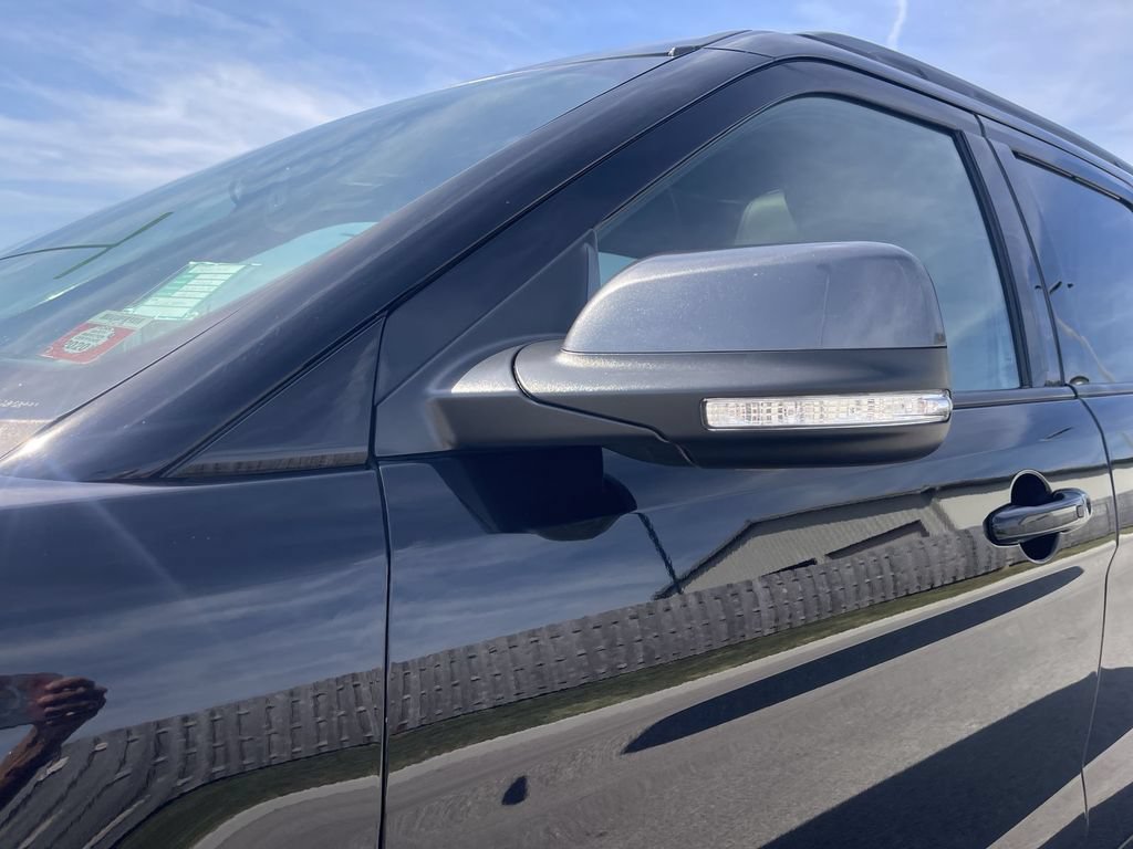 Used 2019 Ford Explorer XLT w/ Equipment Group 202A AWD/4WD image 12
