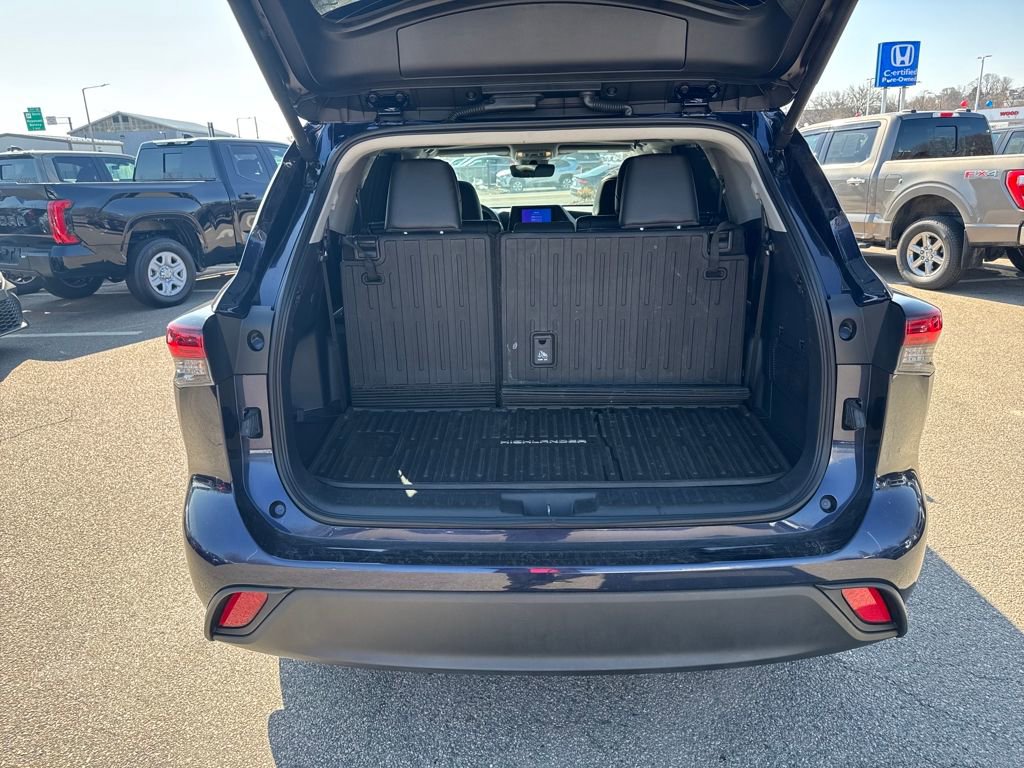 Used 2025 Toyota Highlander XLE image 7
