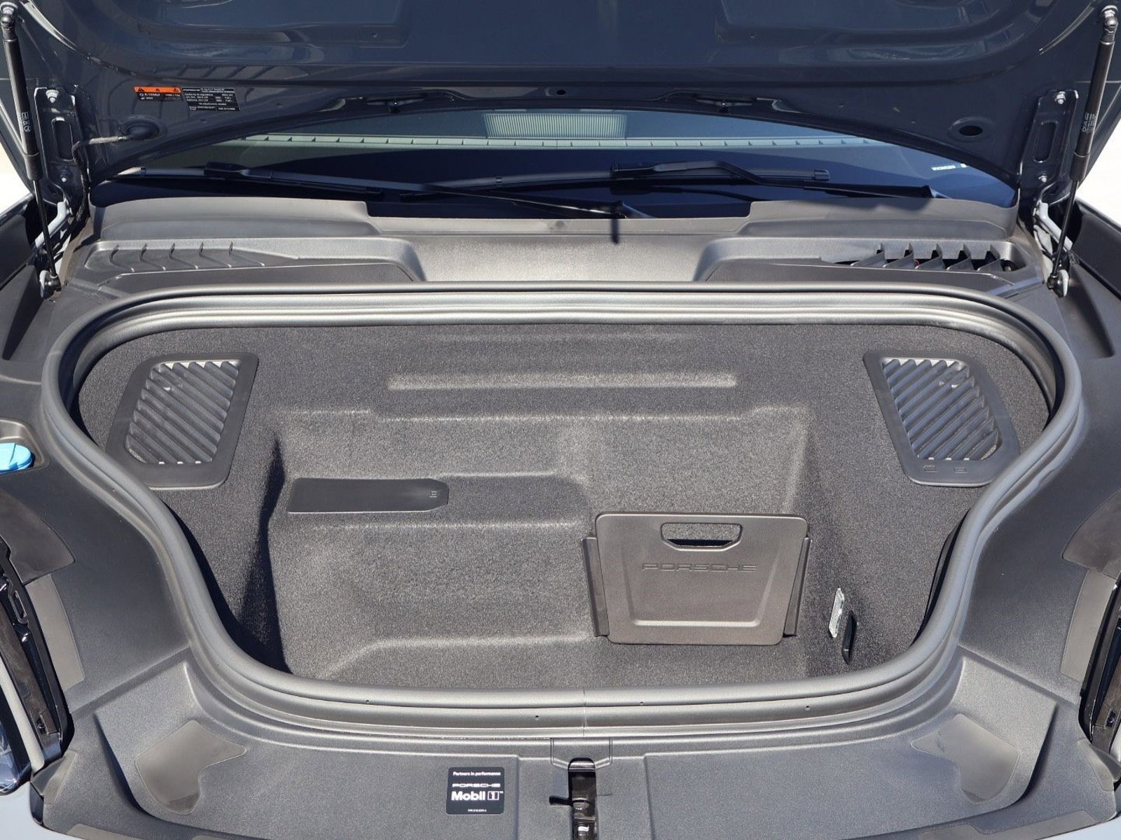 New 2026 Porsche Macan Turbo Electric image 26