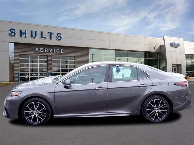 Used 2023 Toyota Camry SE image 2