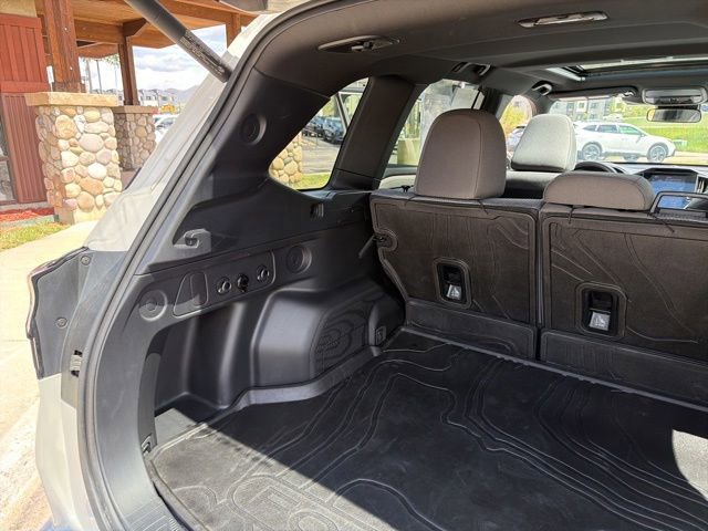 Used 2025 Subaru Forester Premium AWD/4WD image 34