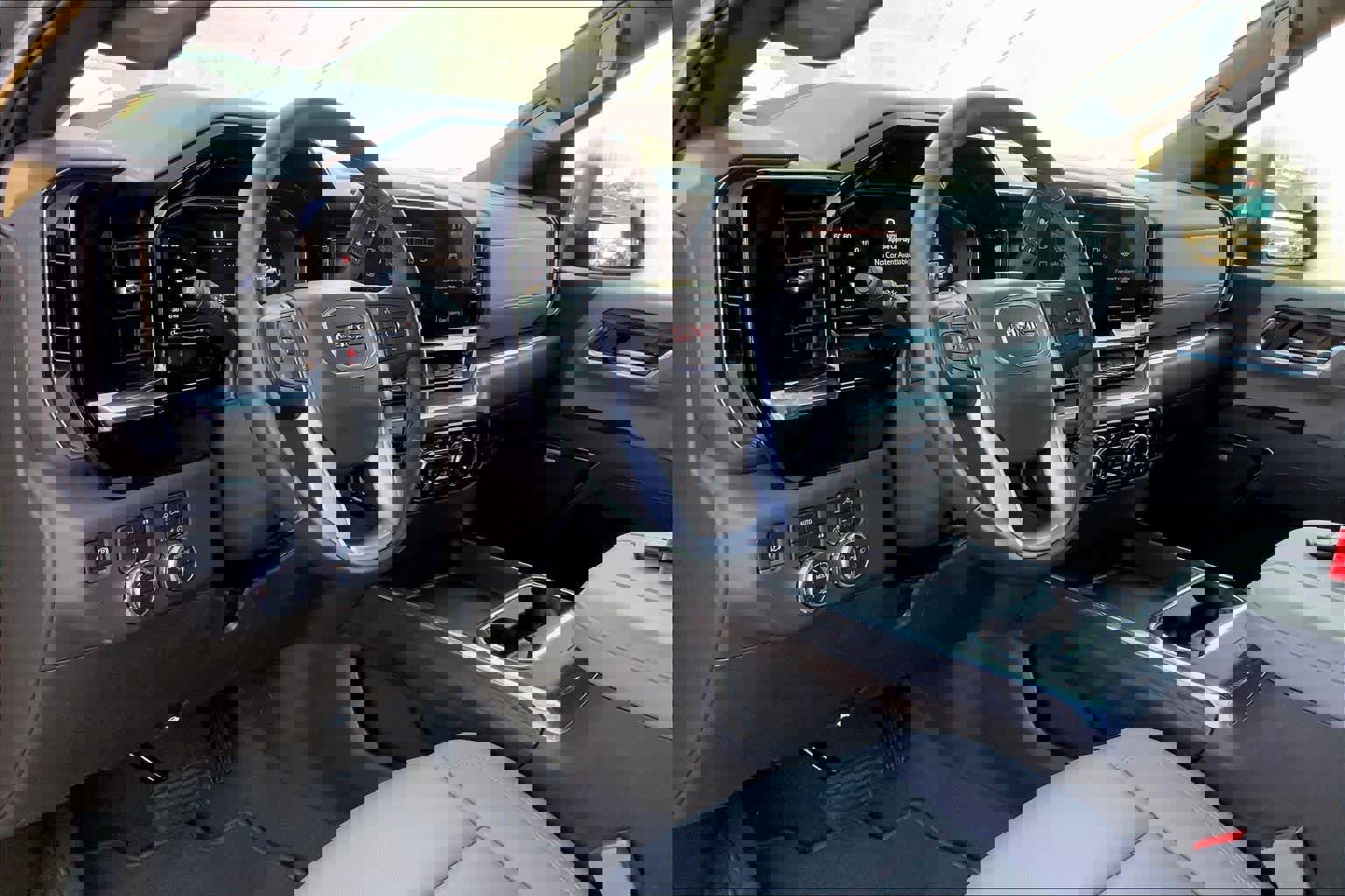 Used 2025 GMC Sierra 2500 SLT w/ SLT Convenience Package image 16