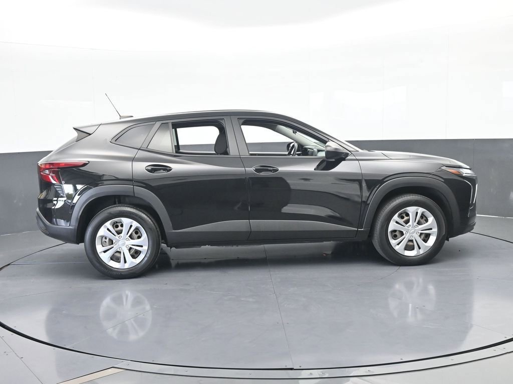 Used 2024 Chevrolet Trax LS image 7