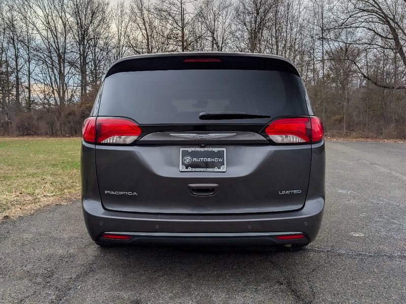 Used 2018 Chrysler Pacifica Limited w/ Advanced Safetytec Group image 6