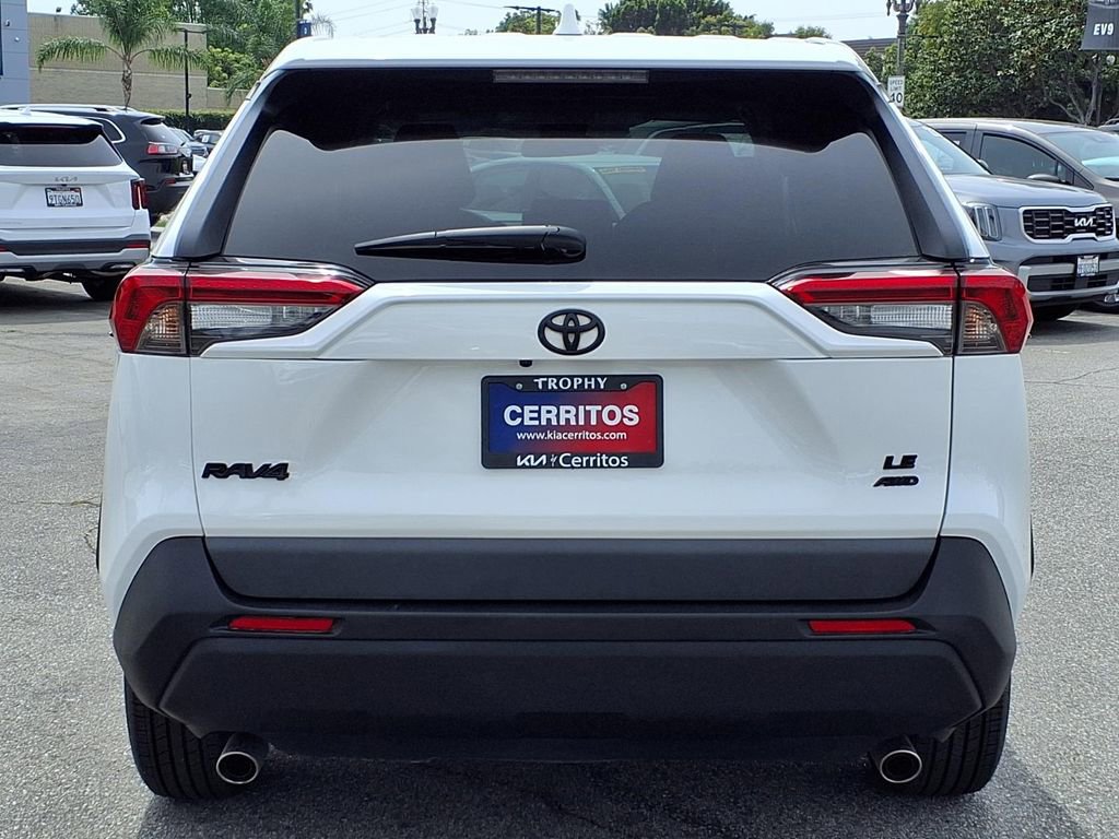 Used 2022 Toyota RAV4 LE image 4
