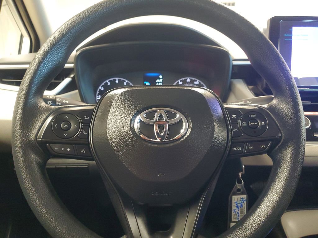 Used 2025 Toyota Corolla LE image 19