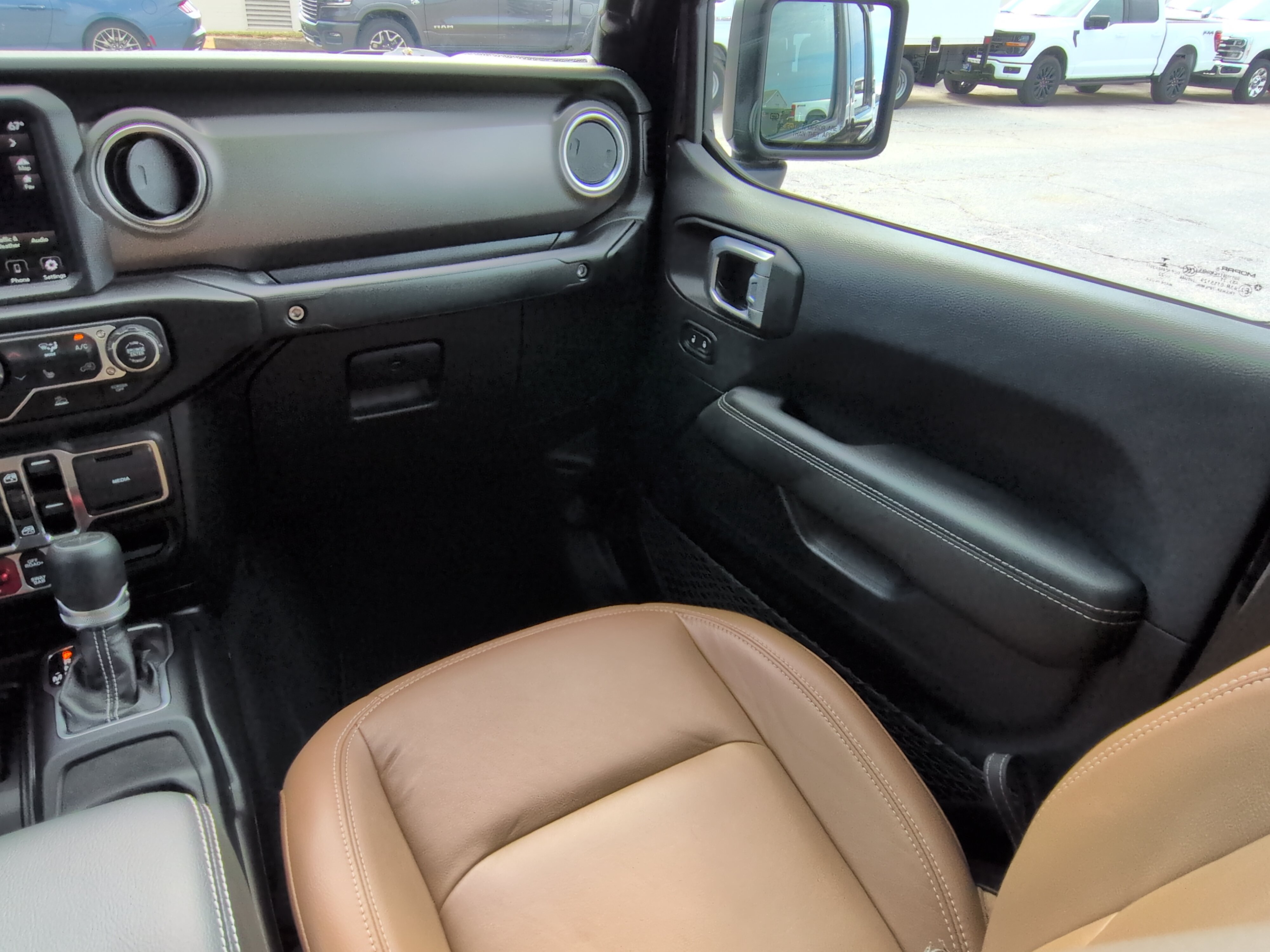 Certified 2022 Jeep Gladiator Rubicon w/ LED Lighting Group AWD/4WD image 15