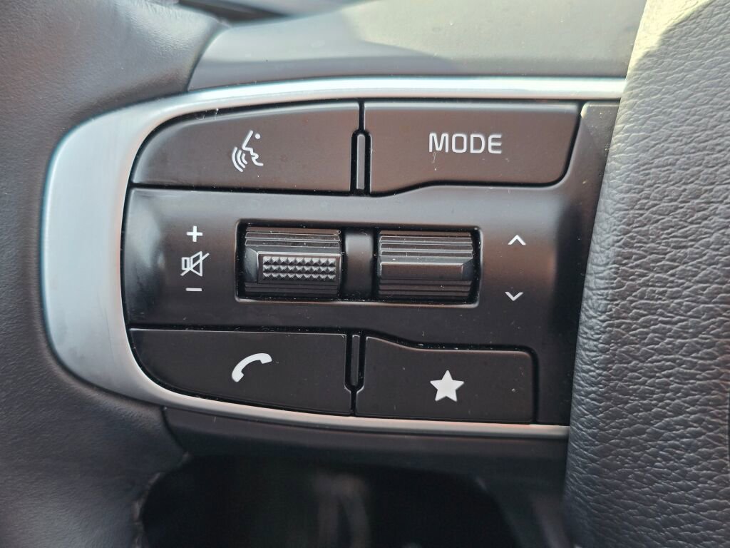 Used 2025 Kia Sportage EX FWD image 29