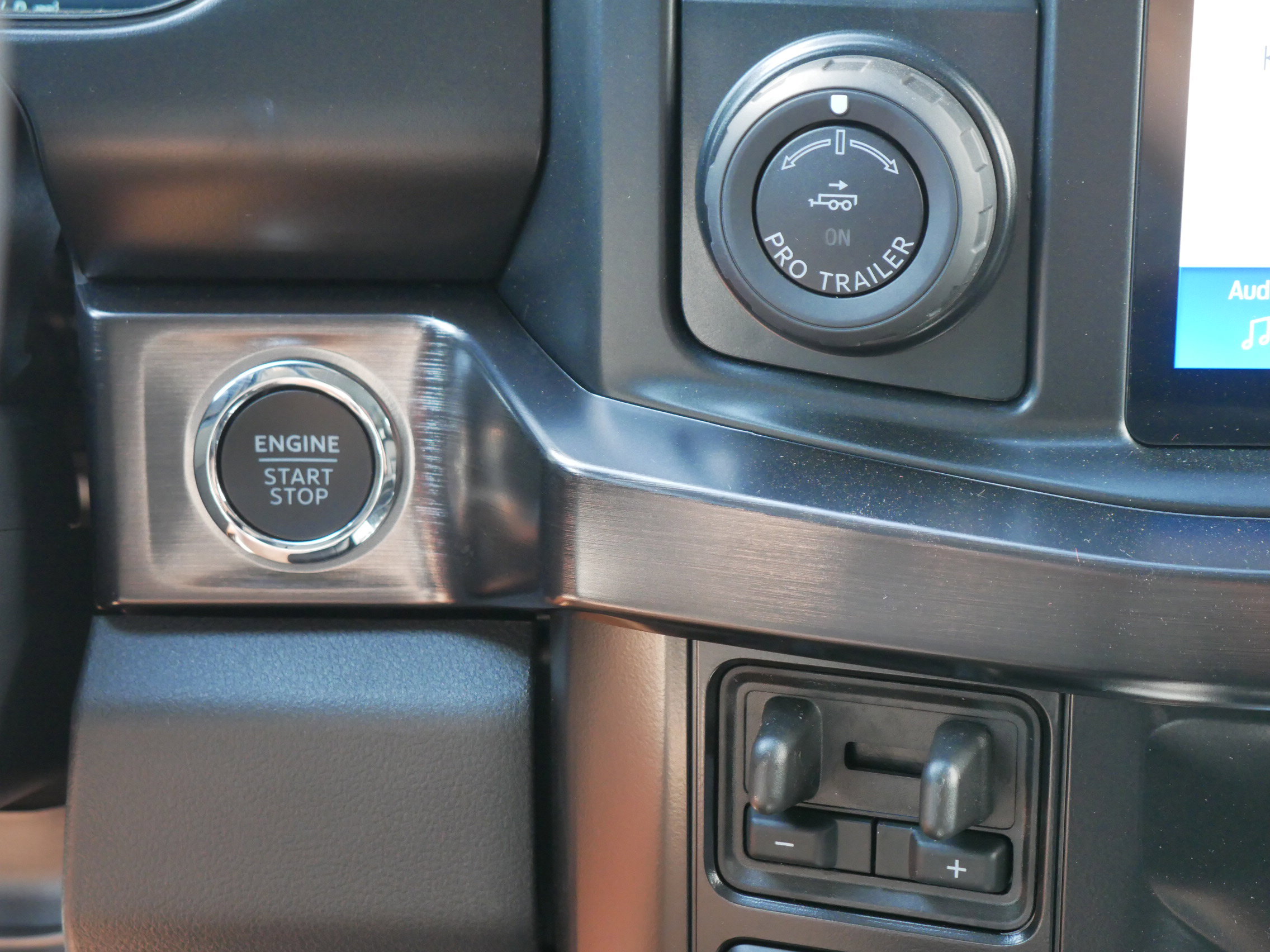 New 2025 Ford F250 Lariat w/ Lariat Ultimate Package image 9