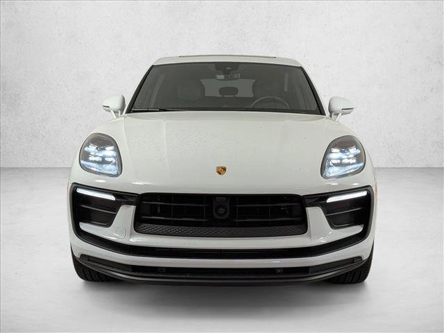 Certified 2025 Porsche Macan image 6