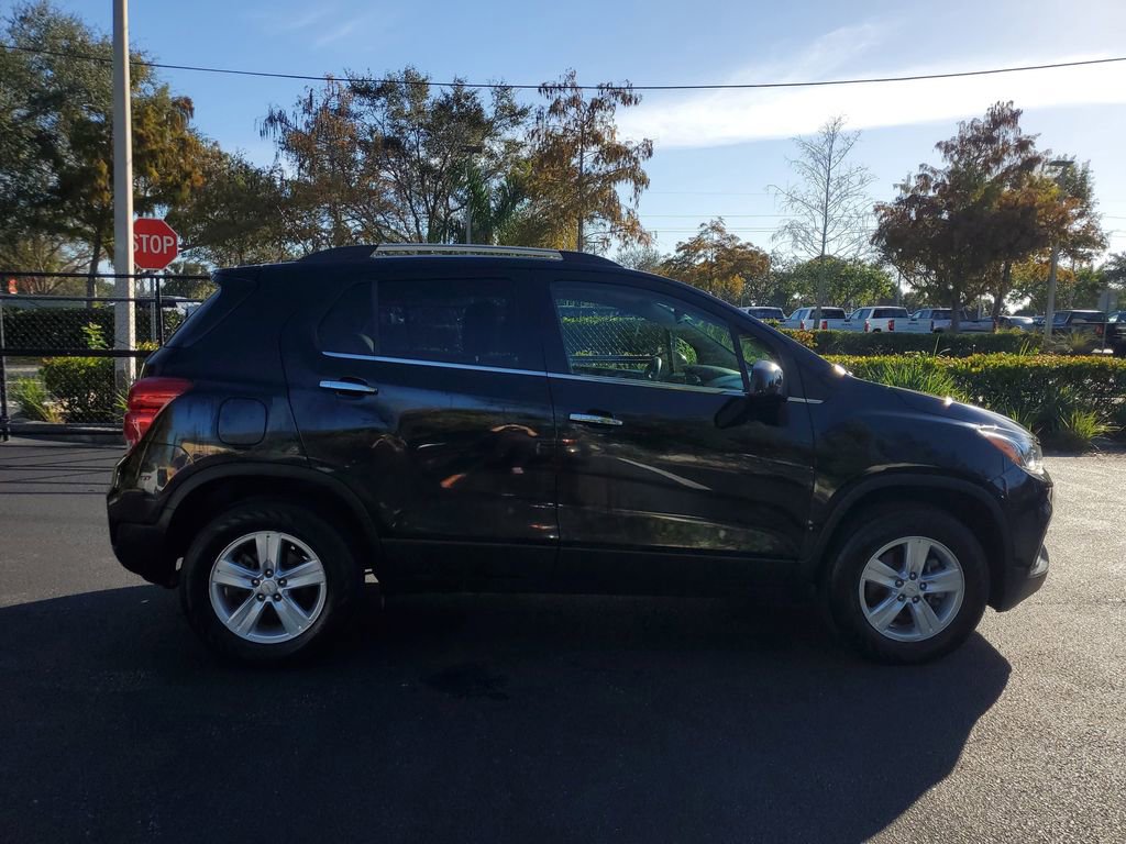 Used 2020 Chevrolet Trax LT w/ LT Convenience Package image 6