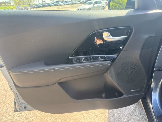 Used 2022 Kia Niro Touring Special Edition image 12