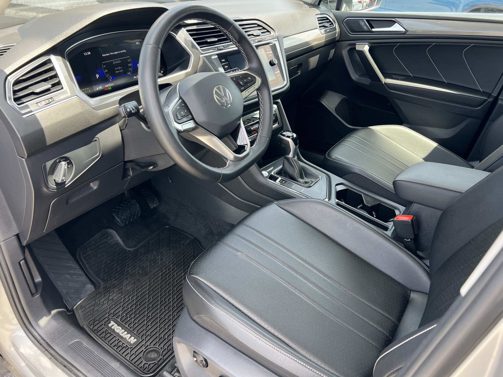 Certified 2023 Volkswagen Tiguan SE w/ Panoramic Sunroof Package FWD image 5