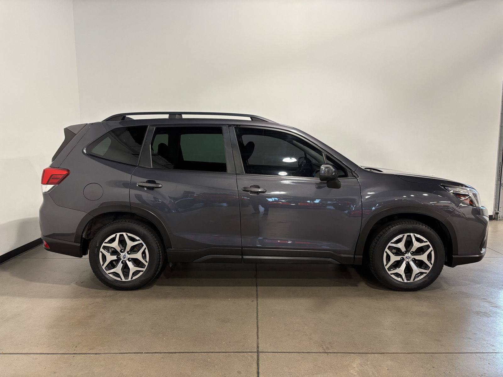 Used 2021 Subaru Forester Premium AWD/4WD image 2