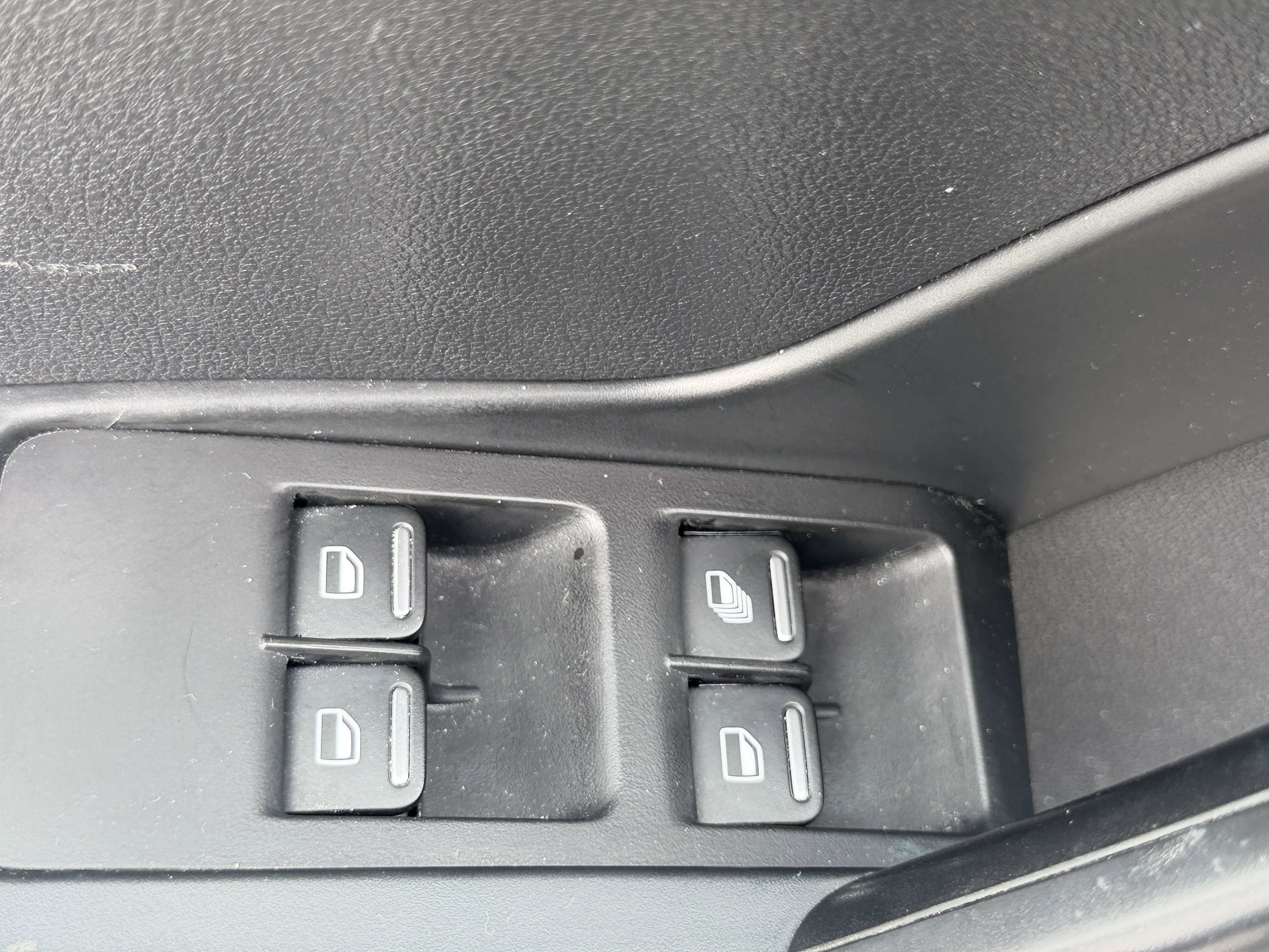 Used 2018 Volkswagen Beetle 2.0T FWD image 13