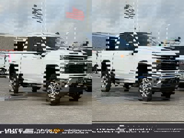 Used 2024 Chevrolet Silverado 2500 LT w/ Convenience Package AWD/4WD image 2