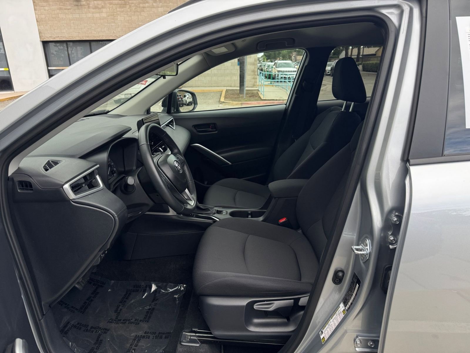 Used 2025 Toyota Corolla Cross LE image 25