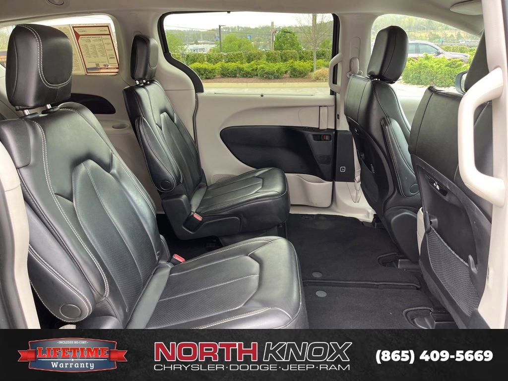Used 2023 Chrysler Pacifica Touring-L image 20