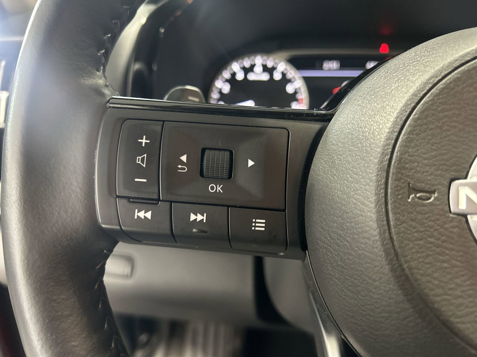 Certified 2024 Nissan Pathfinder SL AWD/4WD image 21