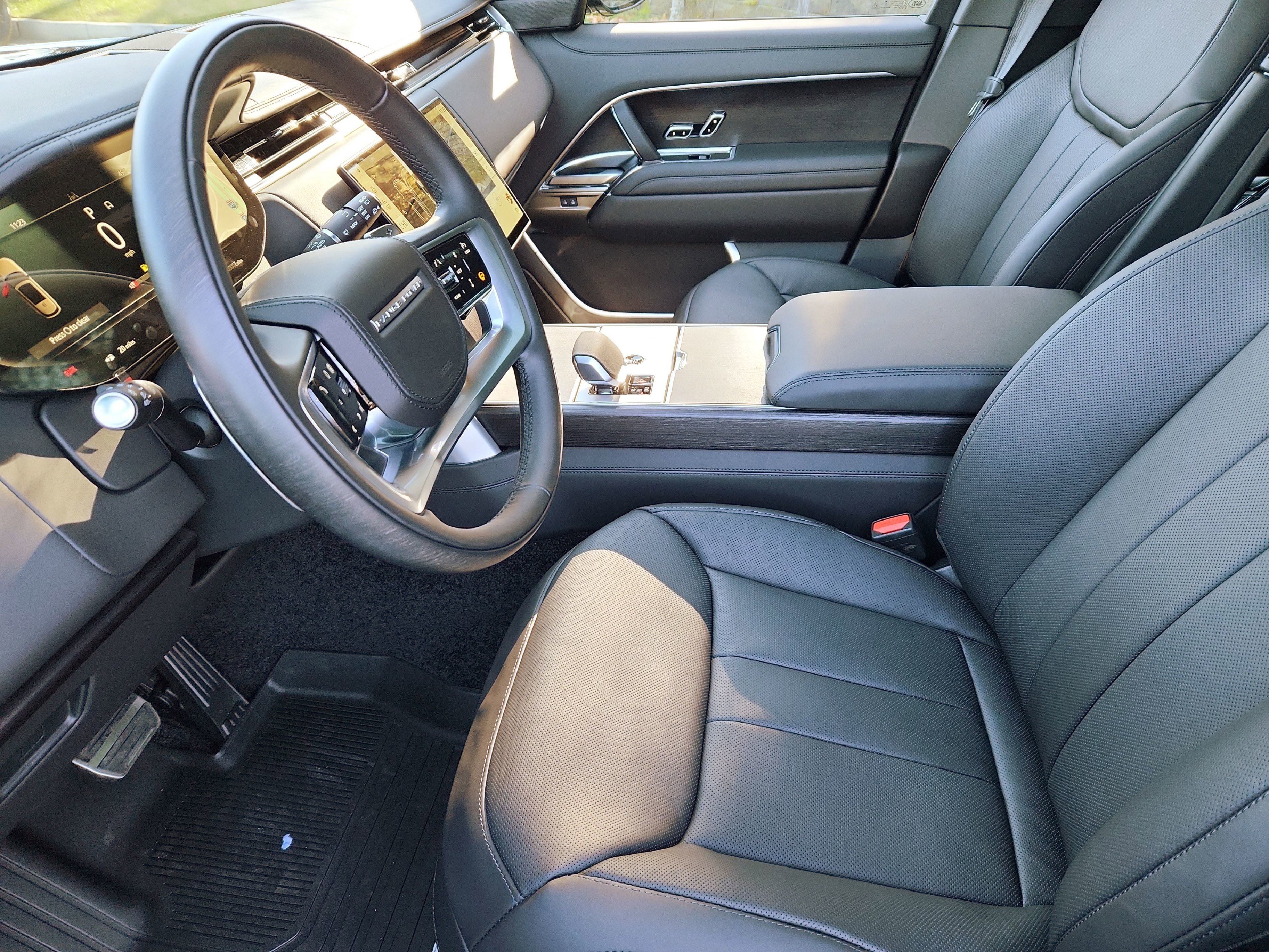 New 2025 Land Rover Range Rover Long Wheelbase SE image 23