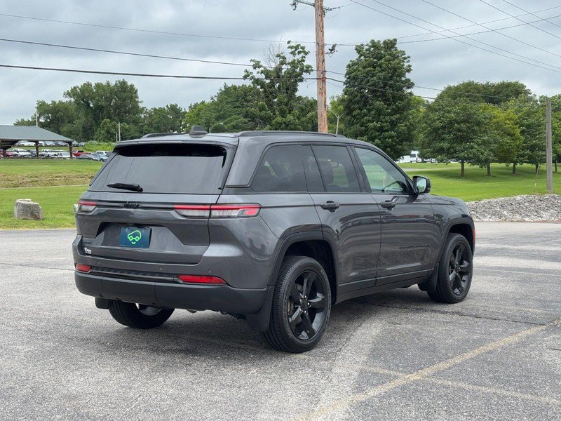 Used 2023 Jeep Grand Cherokee Altitude AWD/4WD image 5