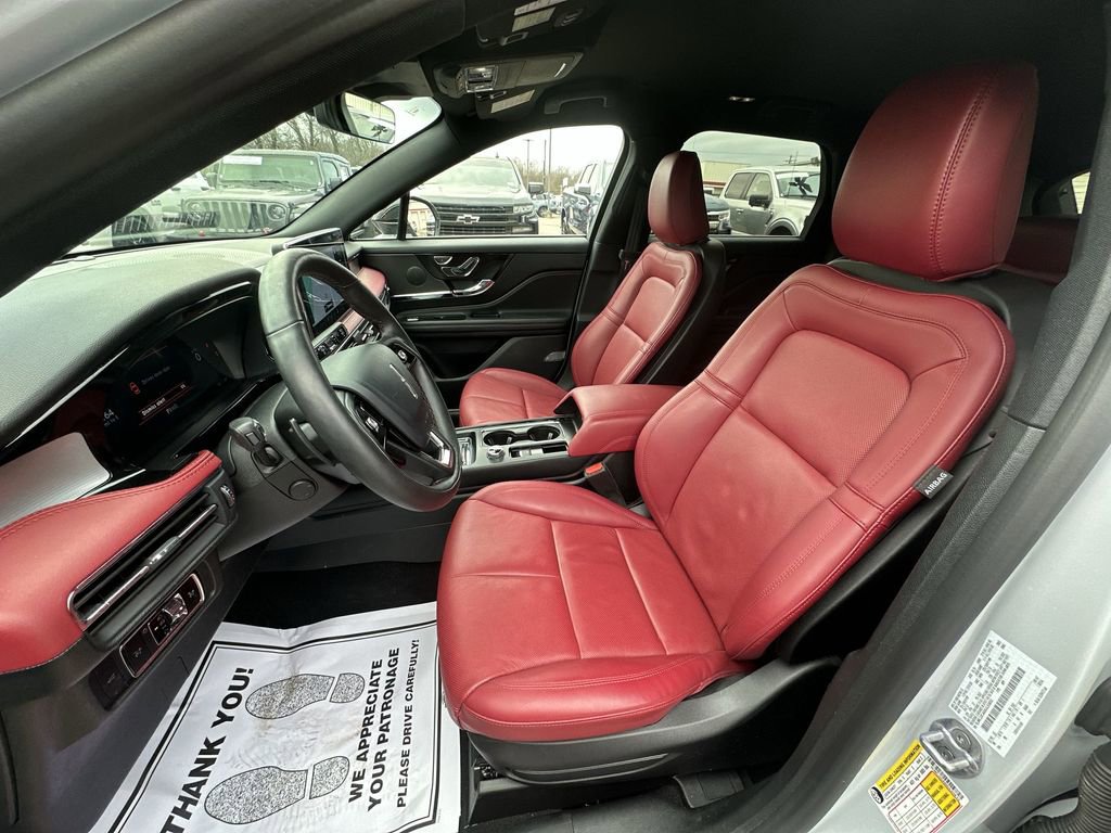 Used 2025 Lincoln Corsair Reserve image 11