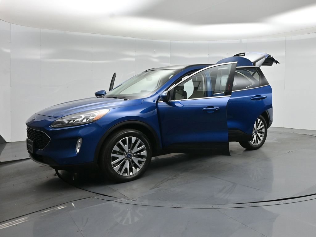 Certified 2022 Ford Escape Titanium w/ Class II Trailer Tow Package image 33