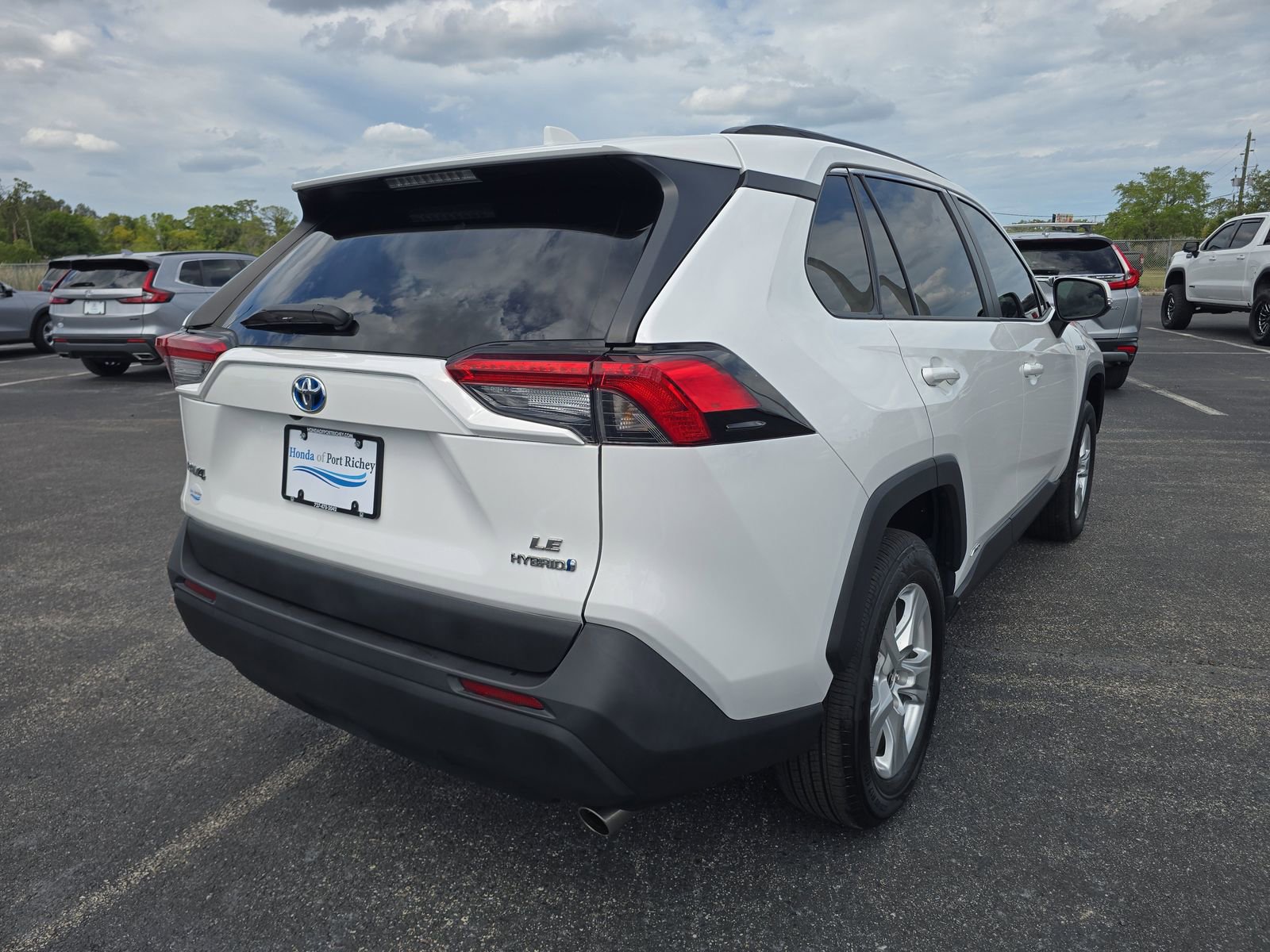 Used 2021 Toyota RAV4 LE AWD/4WD image 3