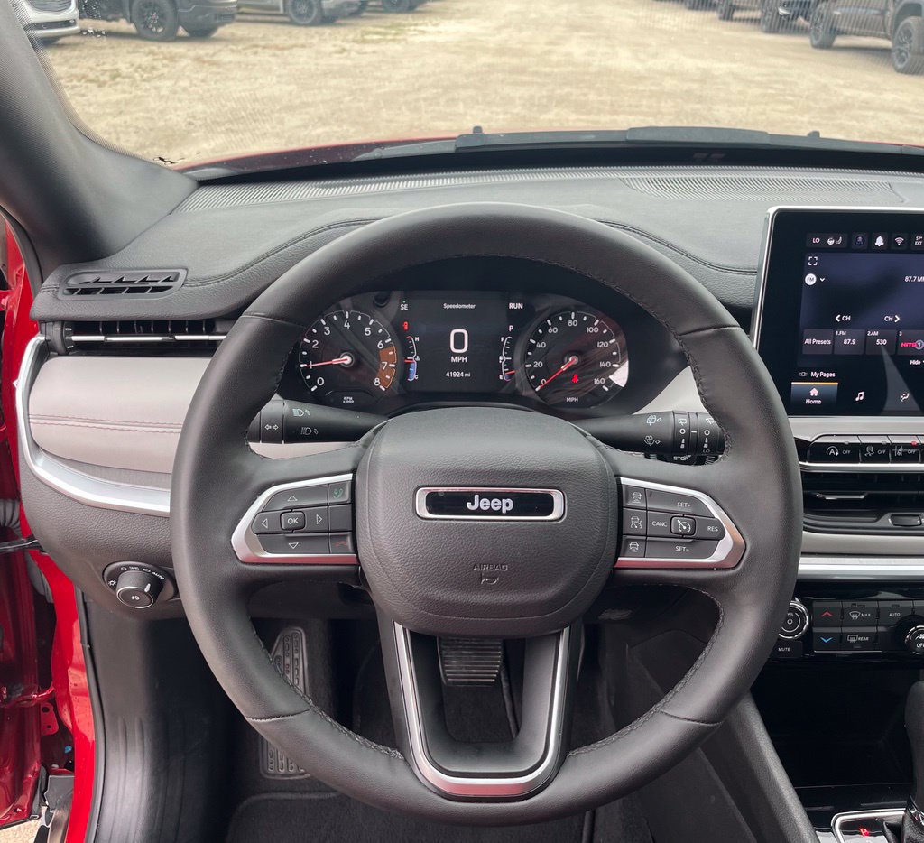Used 2025 Jeep Compass Limited AWD/4WD image 21