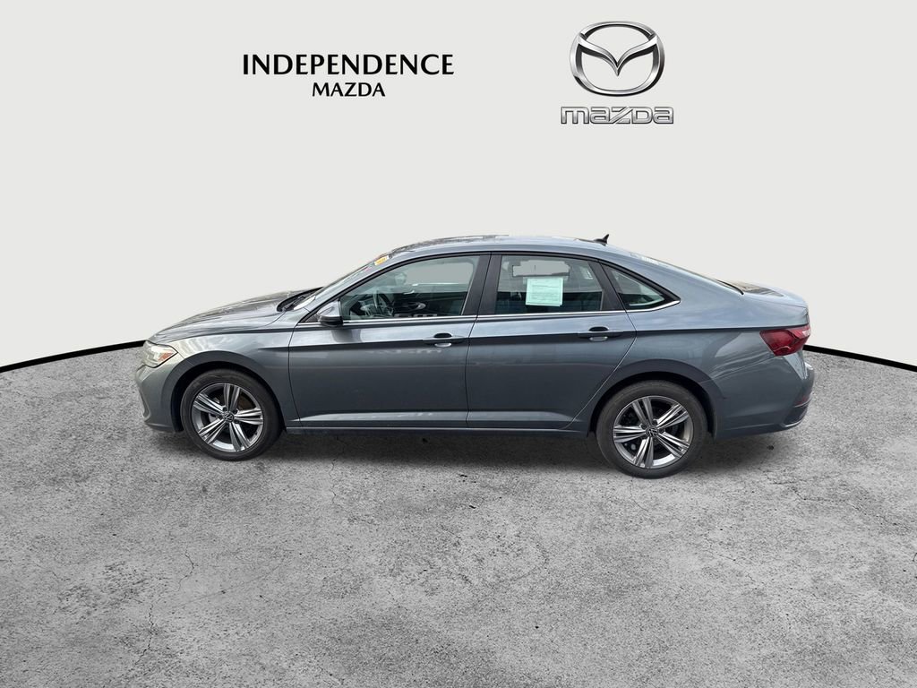 Used 2024 Volkswagen Jetta SE image 6