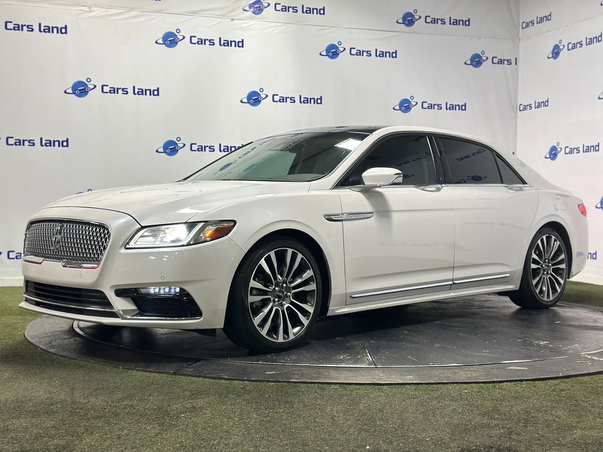 Used 2019 Lincoln Continental Select FWD image 6