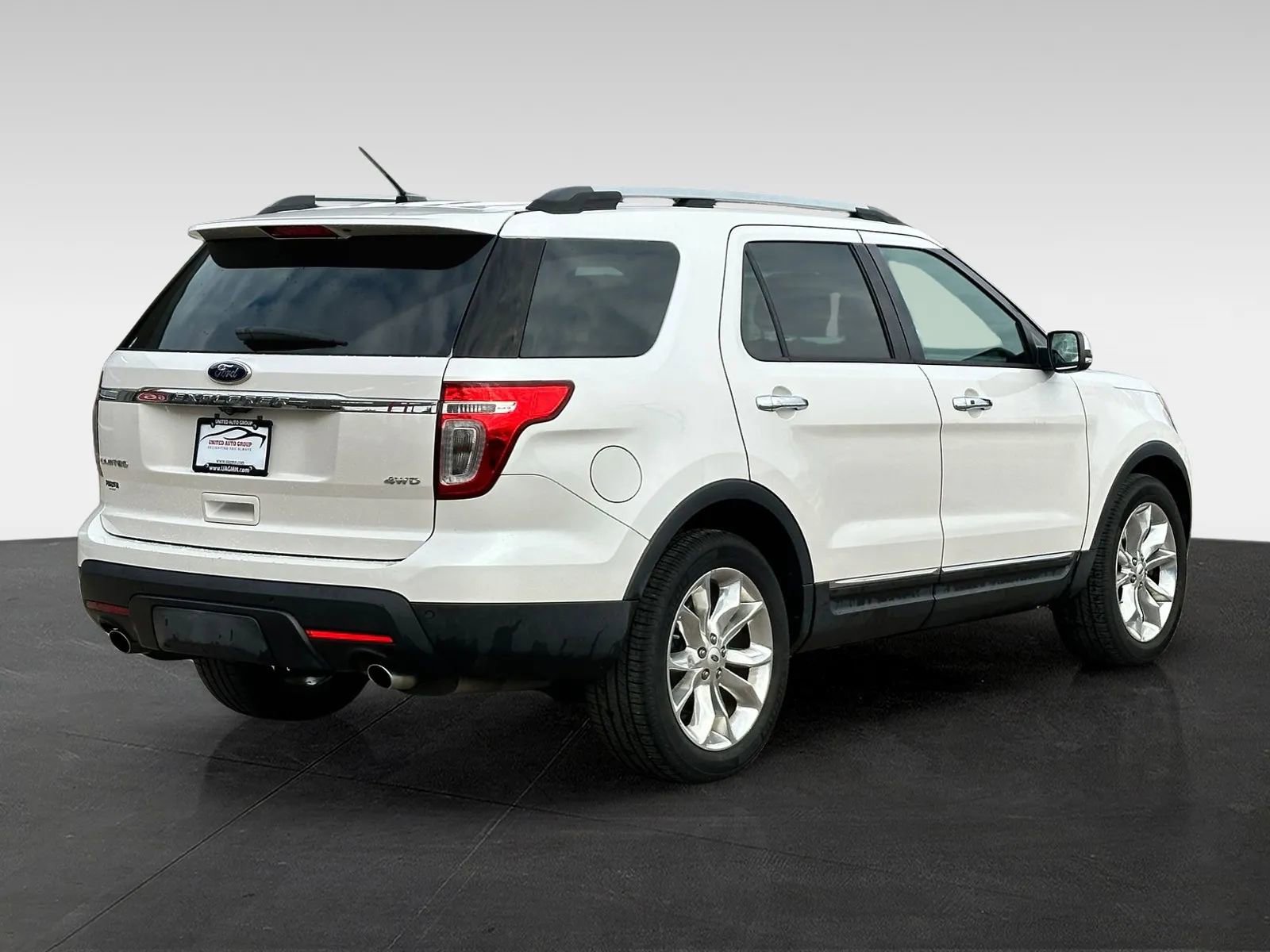 Used 2015 Ford Explorer Limited w/ Equipment Group 302A AWD/4WD image 7