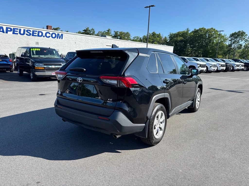 Used 2023 Toyota RAV4 LE AWD/4WD image 4